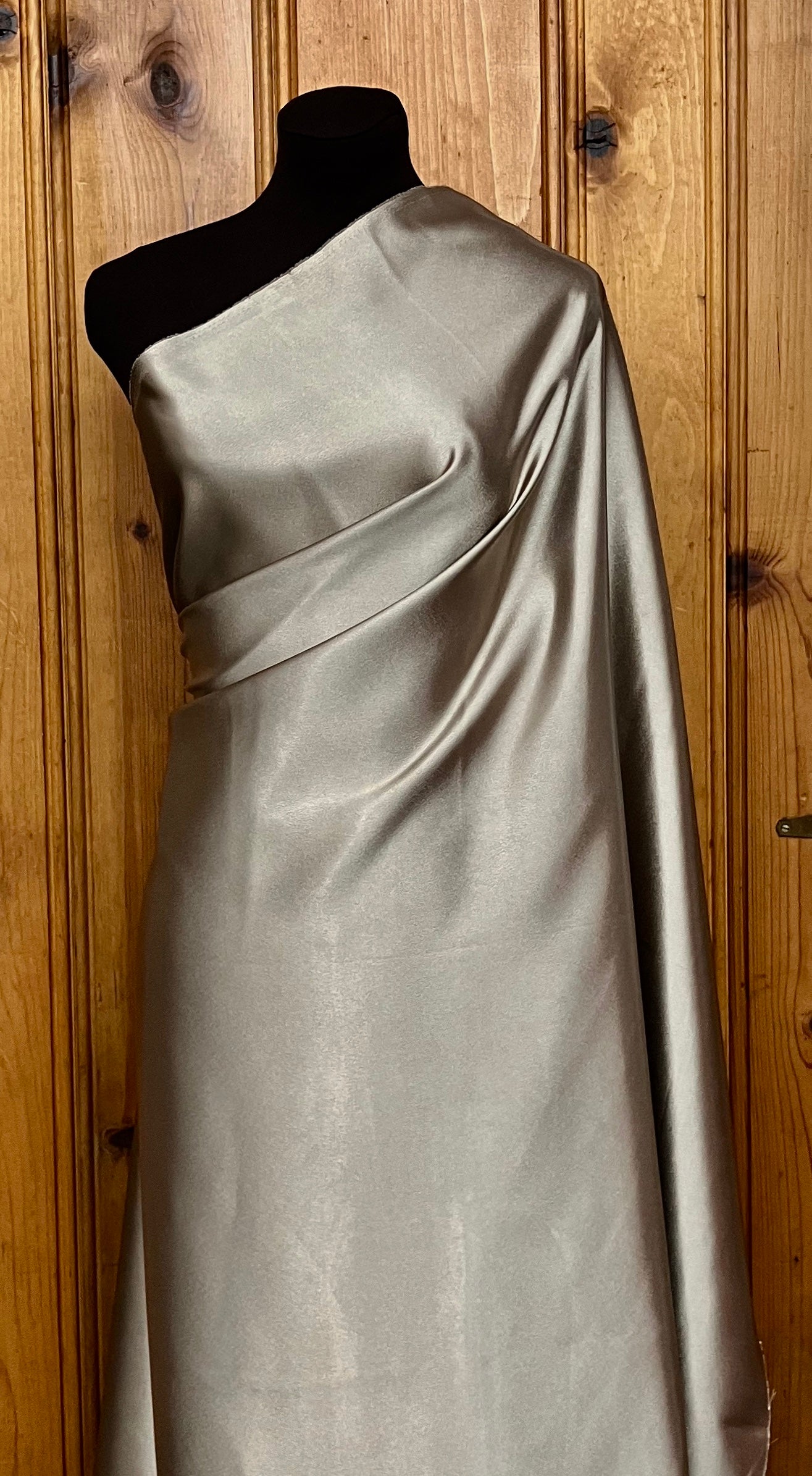 Taupe crepe-back satin - 2 pieces available