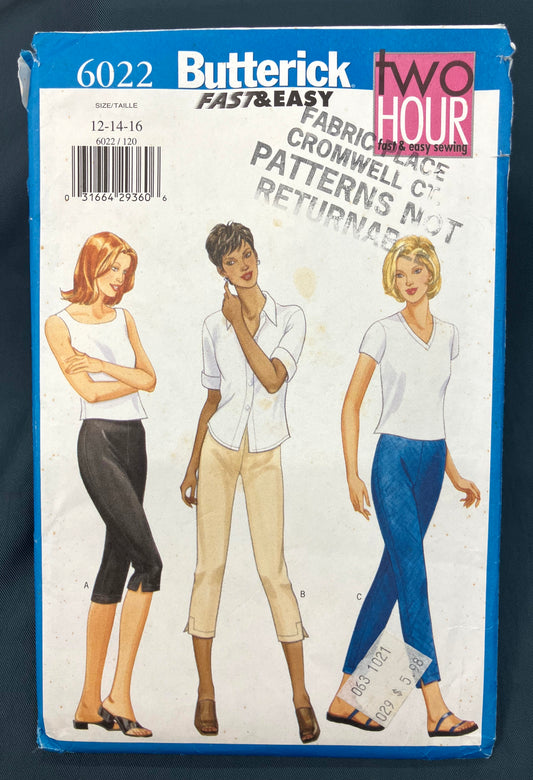 Pattern - Misses' and Misses' Petite Pants - Sizes 12-16