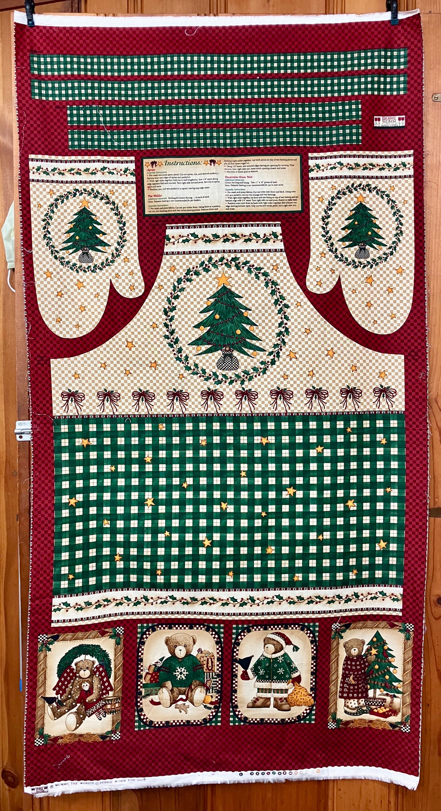 Quilt or Craft Panel - Christmas Apron and Mitts