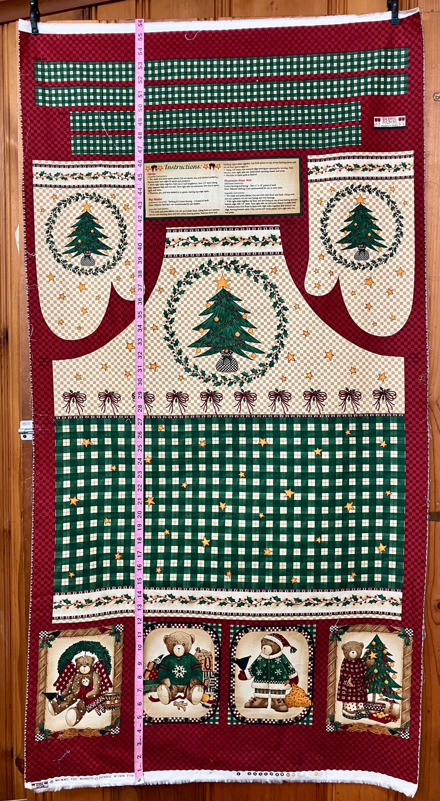 Quilt or Craft Panel - Christmas Apron and Mitts