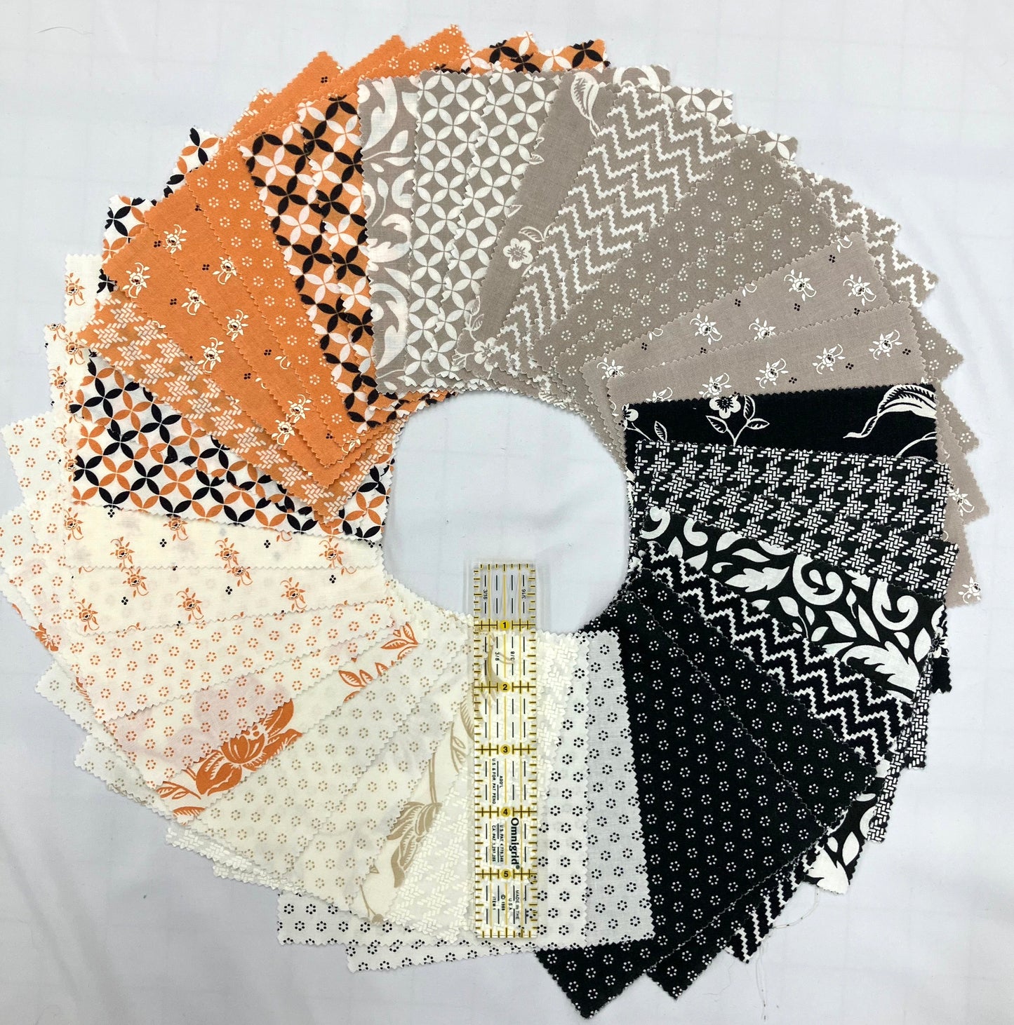 Quilt Bundle - gray/black/yellow ochre - 36 5" squares